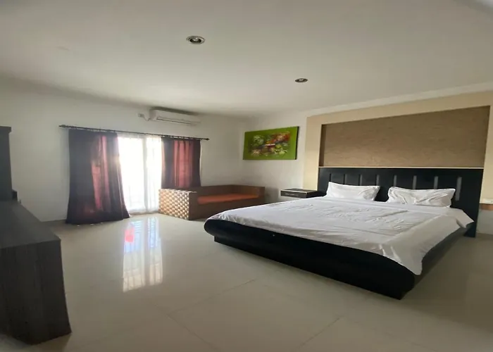 Hotel Napura 3*